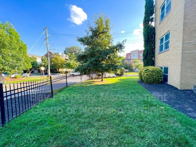 Foto del edificio - 4225 N Henderson Rd