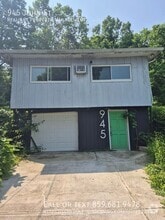 Building Photo - 945 John St
