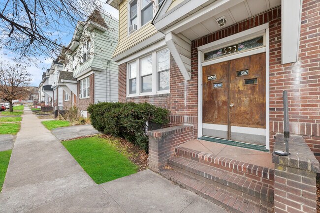main entrance - 523 Beardsley Ave