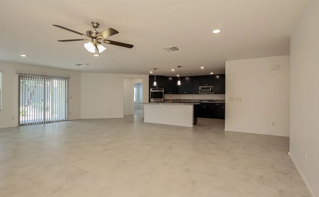 Foto del edificio - 2134 W Pleasant Ln