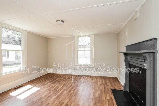 Building Photo - 2214 Nissen Avenue
