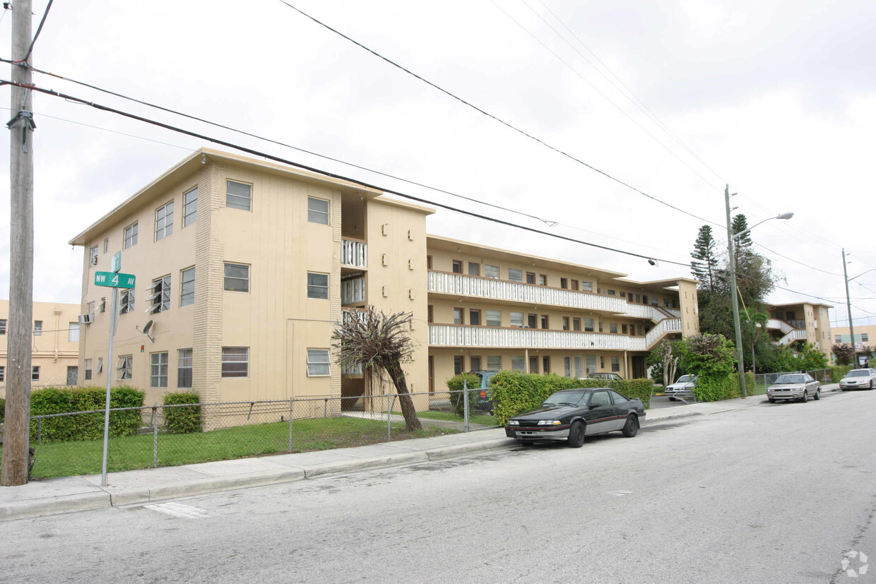 Building Photo - Cairns Apartments