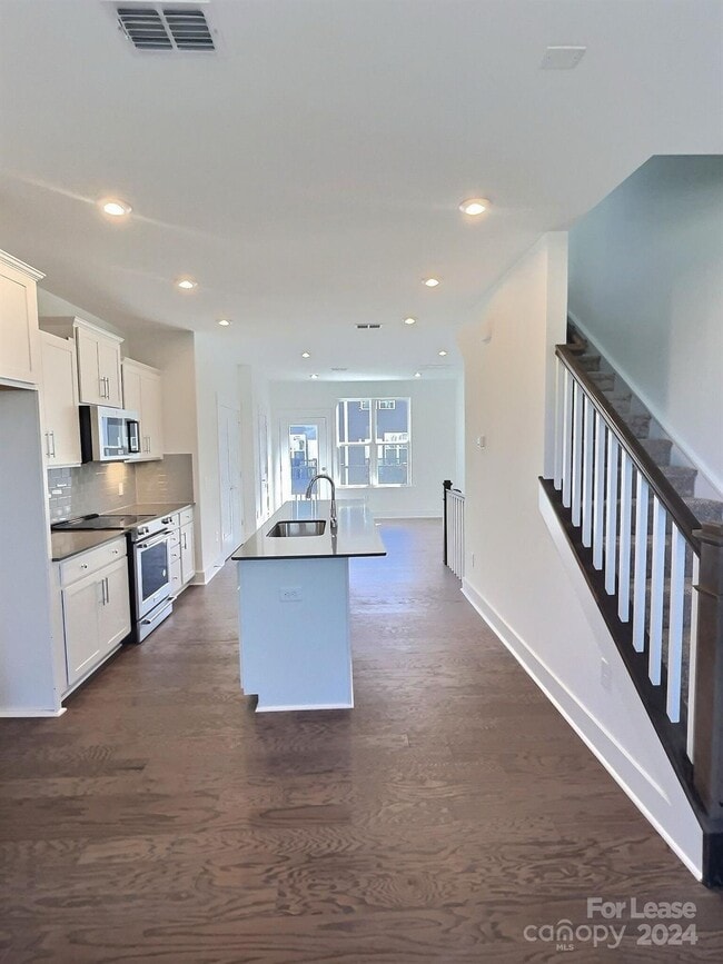 Building Photo - 5014 Sovereignty Ct