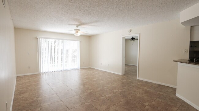 Foto del edificio - 1100 Crestwood Ct S