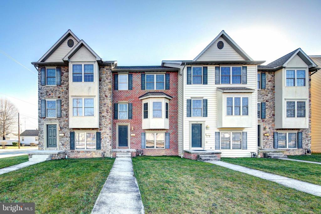 Foto principal - 687 E Walnut St