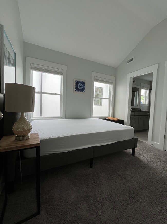 Building Photo - 1705 14th Ave S