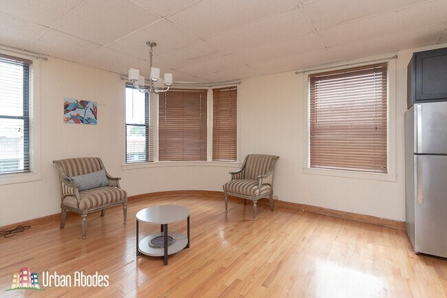 Foto del edificio - 4920 W Irving Park Rd