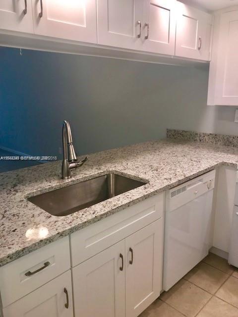 Foto del edificio - 6800 Cypress Rd