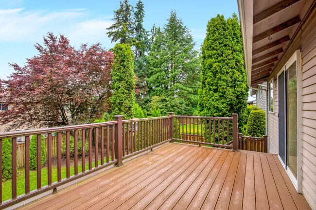 Foto del edificio - 4 Bedroom 3 Bath Split Level Kirkland