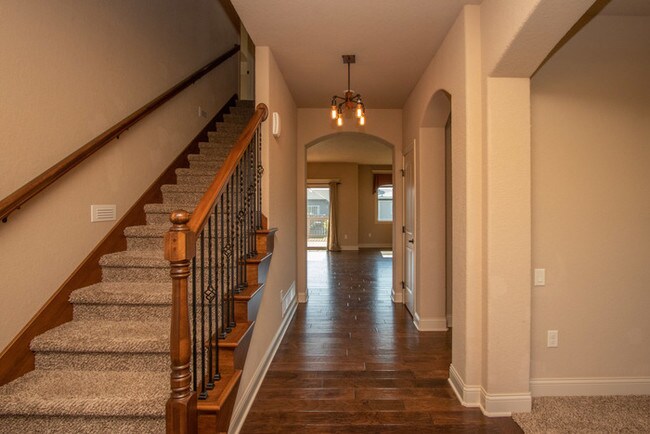 Building Photo - Executive Rental