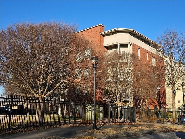 Foto del edificio - 870 Mayson Turner Rd NW