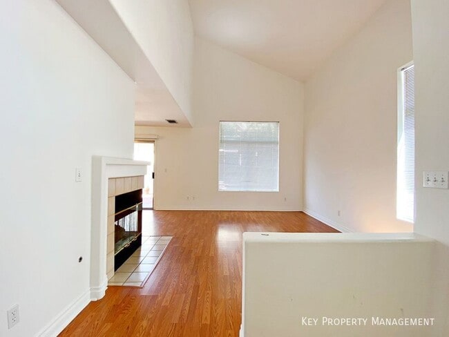 Foto del edificio - 198 Chadwell Ct