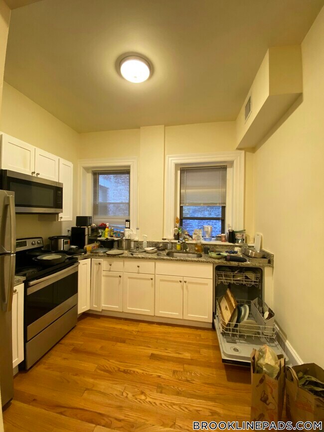 Building Photo - 1463 Beacon St