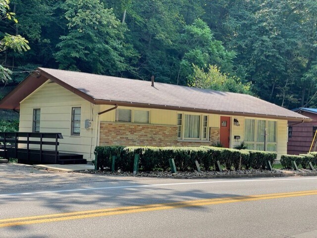 Primary Photo - 124 Bethany Pike