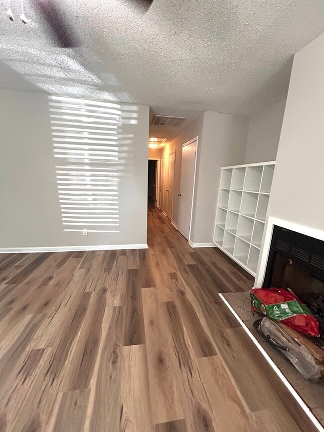 Building Photo - Charming 2 Bedroom Duplex in Ladson