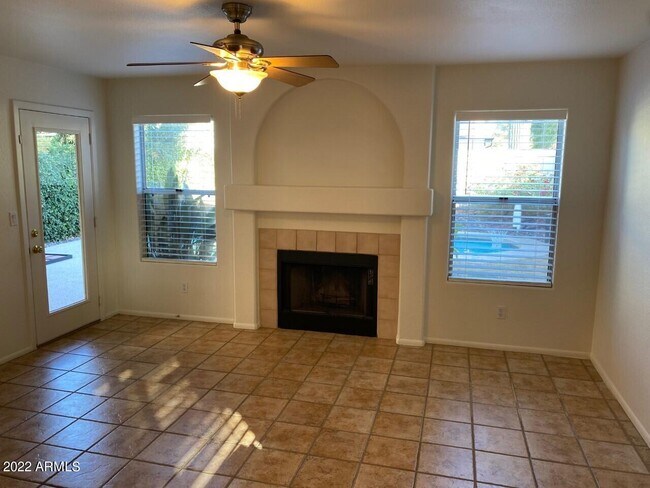 Building Photo - 4718 E Angela Dr
