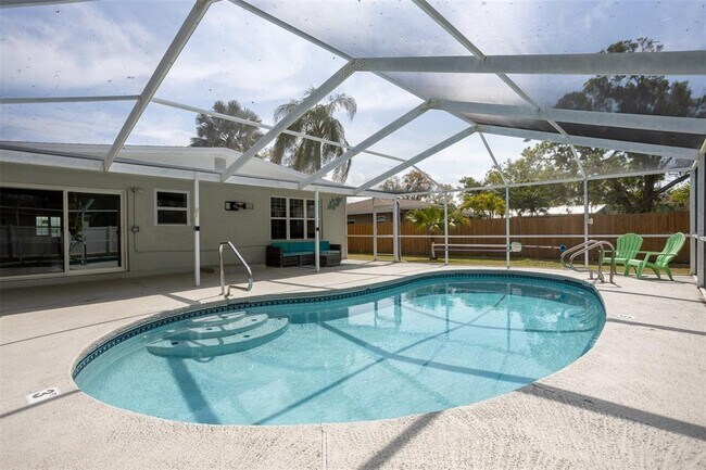 Building Photo - 711 Bayshore Dr
