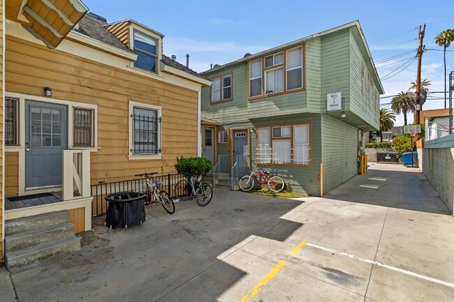 Building Photo - 1173 W 29th St