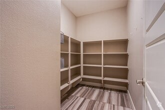 Building Photo - 5863 Glory Heights Dr