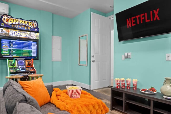 Building Photo - 4456 Luke Ave