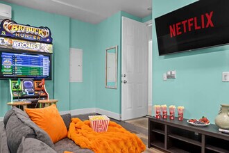 Building Photo - 4456 Luke Ave