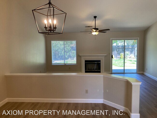 Foto del edificio - 3 br, 2 bath House - 1518 Steinbeck Dr