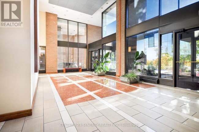 Photo du bâtiment - 515 St. Laurent Blvd