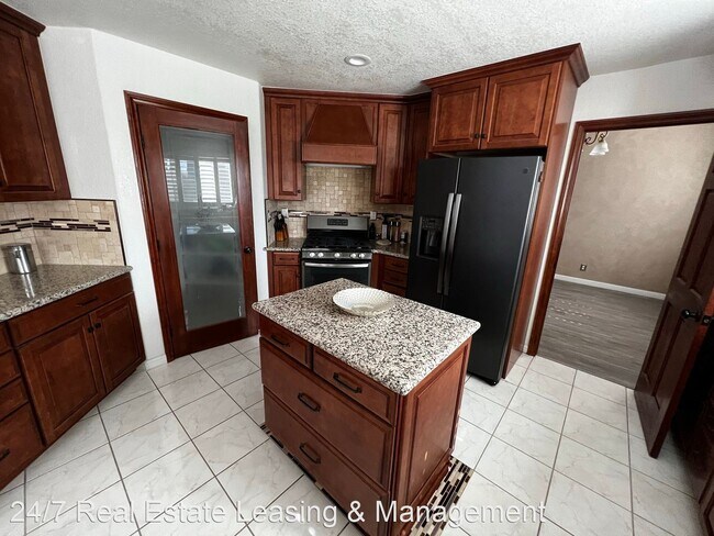 Foto del edificio - 5 br, 3 bath House - 44319 Westridge Drive