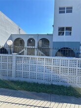 Building Photo - 1300 W 53rd St