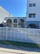 Building Photo - 1300 W 53rd St