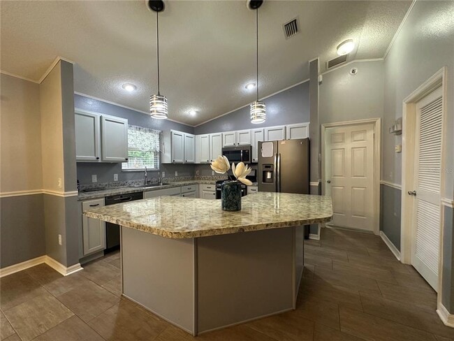 Building Photo - 104 Cherry Blossom Ln