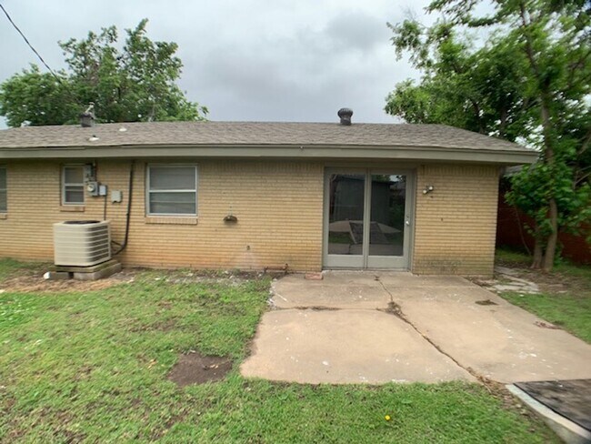 Building Photo - 3 Bedroom Southwest OKC