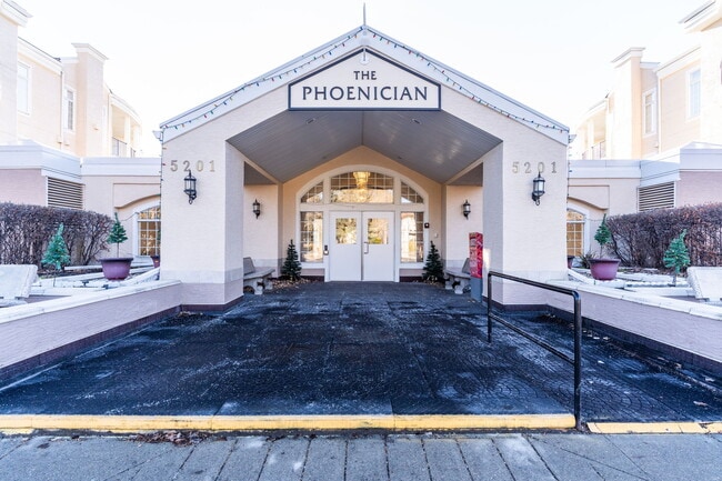 Building Photo - 5201-5201 Dalhousie Dr NW