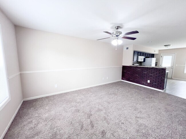 Foto del edificio - 2 Bedroom 1.5 Bathroom Townhome