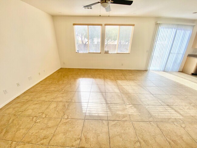 Building Photo - CUTE 3 BEDROOM / 2.5 BATHROOMS, TOWNHOME W...