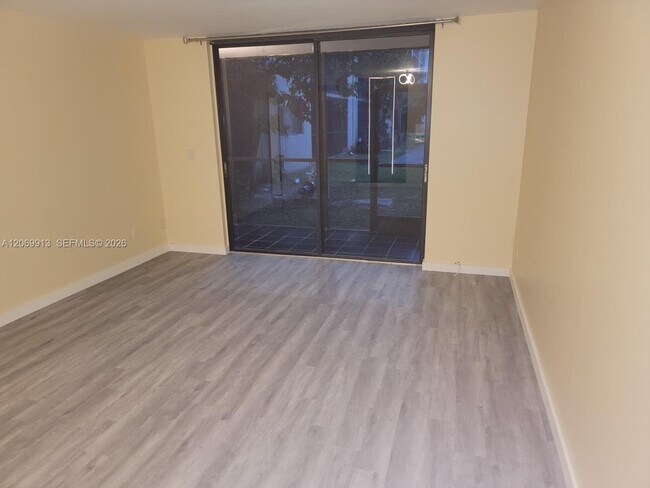 Foto del edificio - 8635 NW 8th St