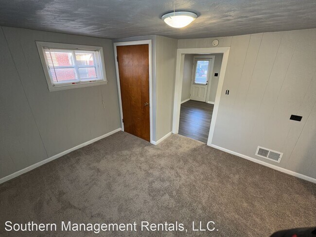 Building Photo - 2 br, 1 bath House - 648 Broadway Apt B