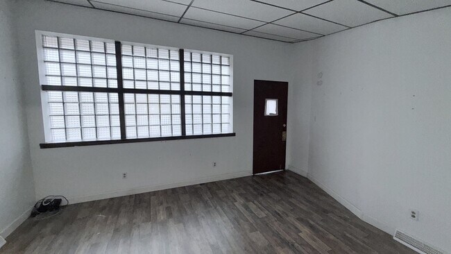 Foto del edificio - 327 Brinton Ave