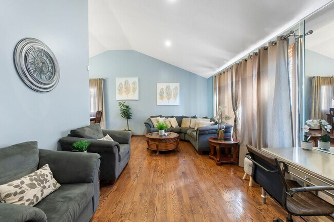 Foto del edificio - 5000 190th St