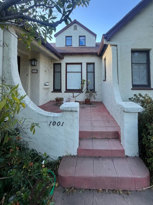 Building Photo - Spanish Revival Gem in Glendale – 4 Bed, 3...