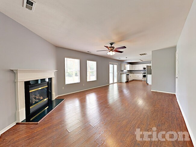 Foto del edificio - 4312 Larkhaven Village Dr