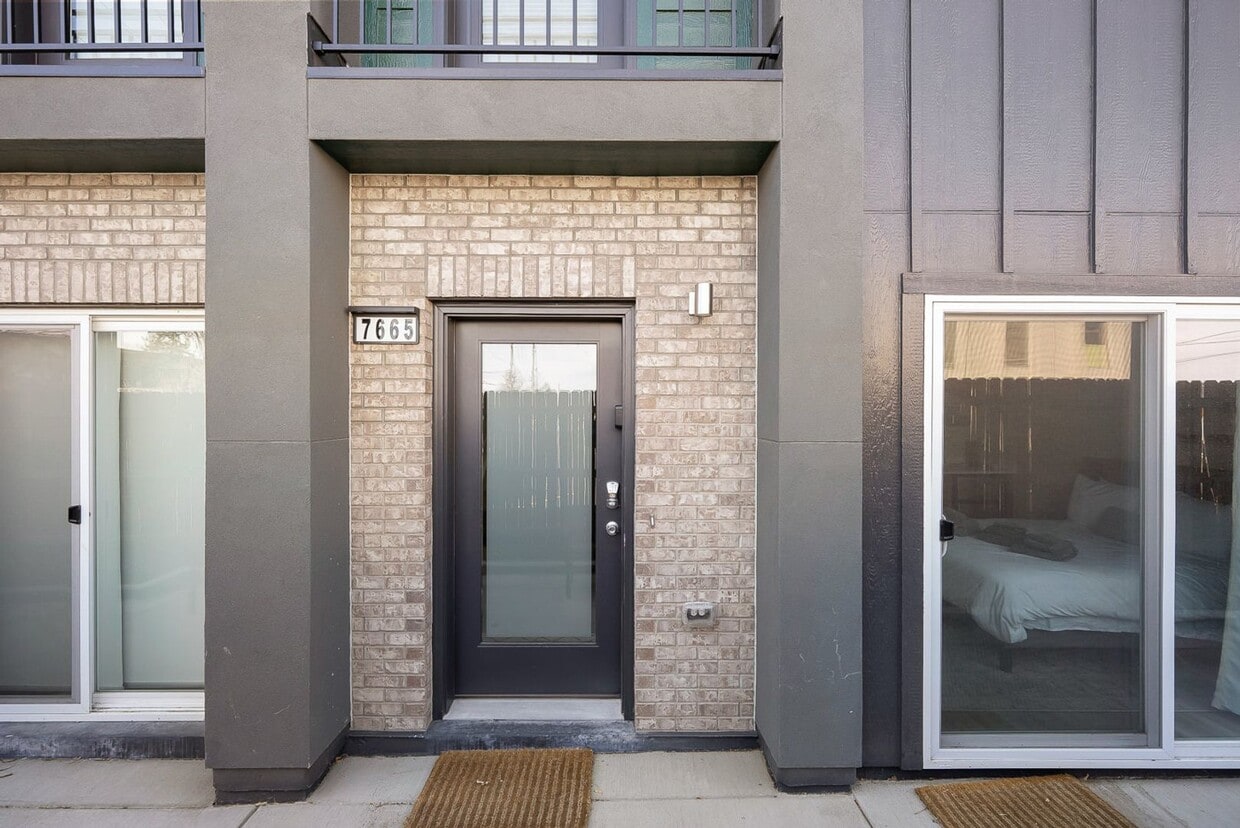 Fully Furnished 3 Bedroom 3 1/2 Bath in Wheat Ridge - Fully Furnished 3 Bedroom 3 1/2 Bath in Wheat Ridge