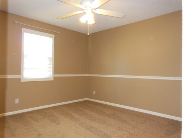 Building Photo - 1819 S Stagecoach Dr