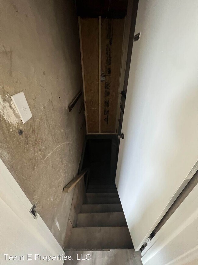 Building Photo - 2 br, 1 bath House - 40 W Olive St.