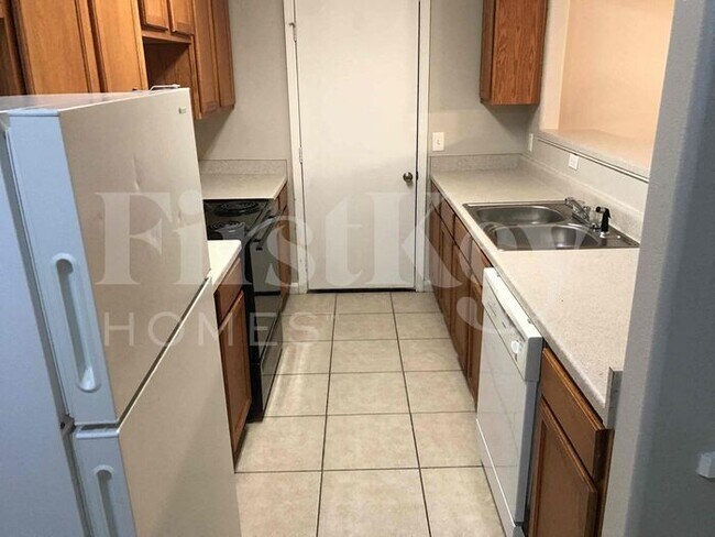 Building Photo - 3011 La Estancia Lane