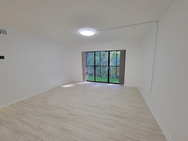 Foto del edificio - 9610 Green Cypress Ln