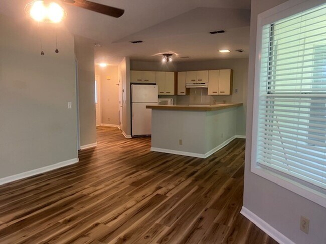 Foto del edificio - 6792 Willowbrook Dr