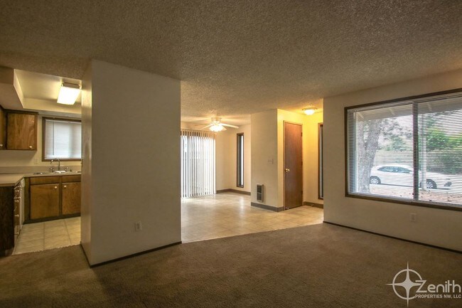 Building Photo - 2902 NE 86th Ave