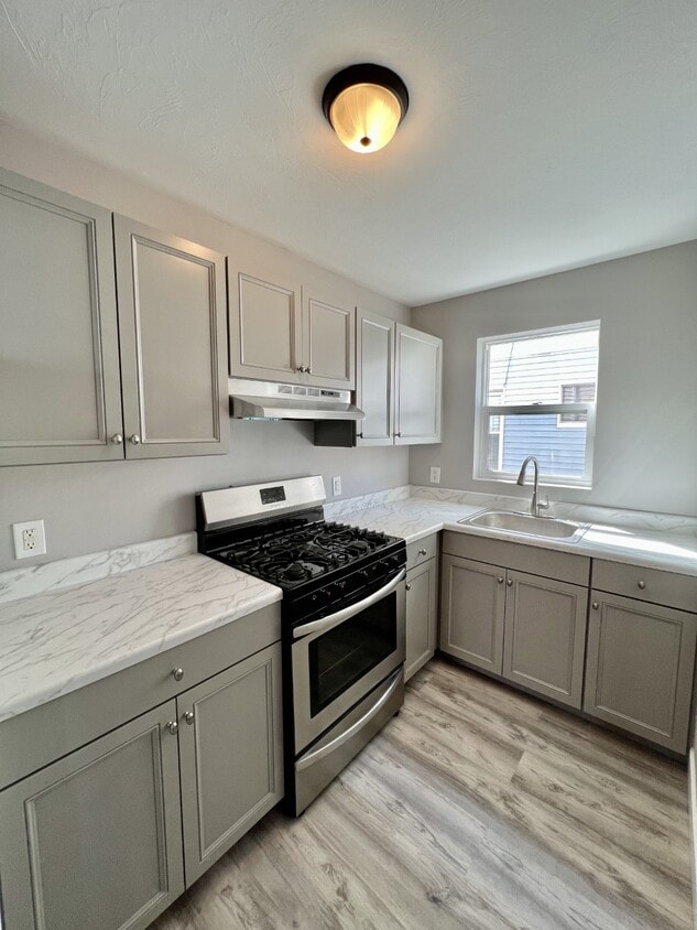 Primary Photo - 150 Deane St