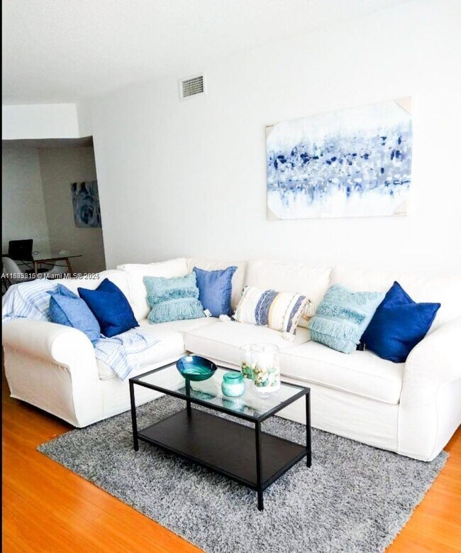 Foto del edificio - 2775 NE 187th St